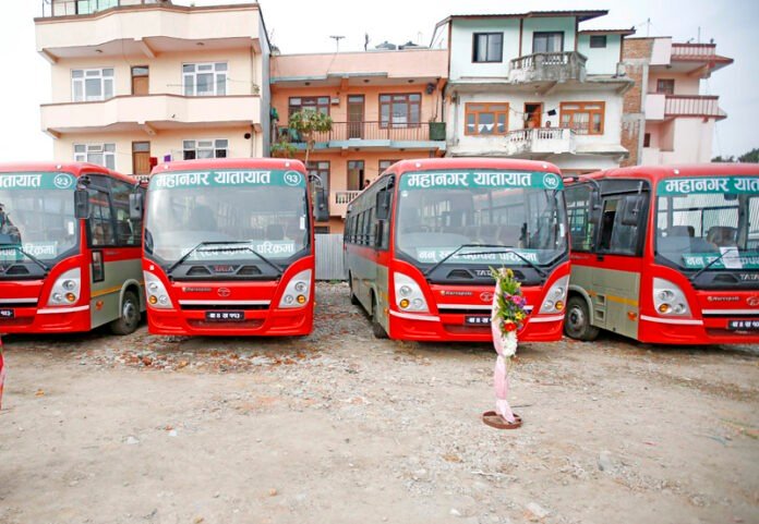 high-tech-buses