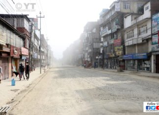 दिनको समयमा सडक पिच गर्दा स्थानीय तथा यात्रुहरूलाई सास्ती