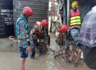 सुकुम्वासी बस्तीमा बाढी पसेपछि ६ जनालाई सुरक्षित स्थानमा सारियो