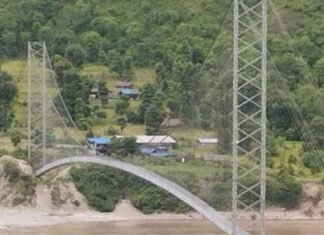 डुङ्गा चढेर सुनकोशी नदी वारपार गर्नुपर्ने बाध्यता अन्त्य