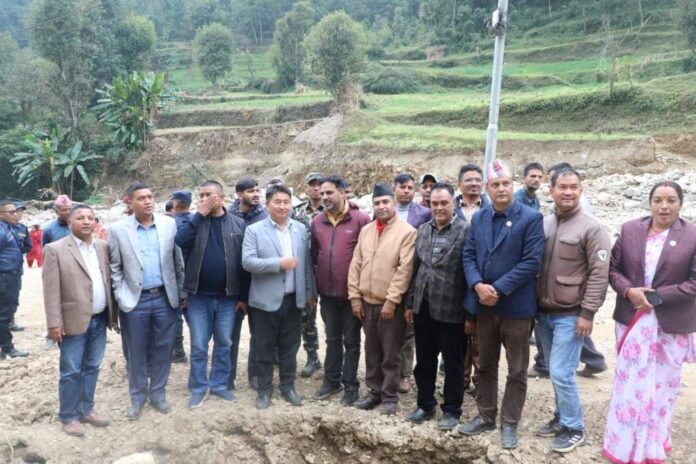 बागमतीका मुख्यमन्त्रीद्वारा बाढी प्रभावित बेथानचोकमा (3)