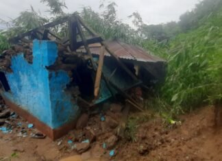 इलाममा पहिरोमा पुरिएर १८ जनाको मृत्यु, अझै केही बेपत्ता