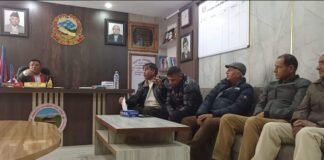 चाँगुनारायणमा बालुवा–माटो उत्खनन् विवाद : मेयर खत्रीले राेके सञ्चारकर्मीलाई भिडियो खिच्न